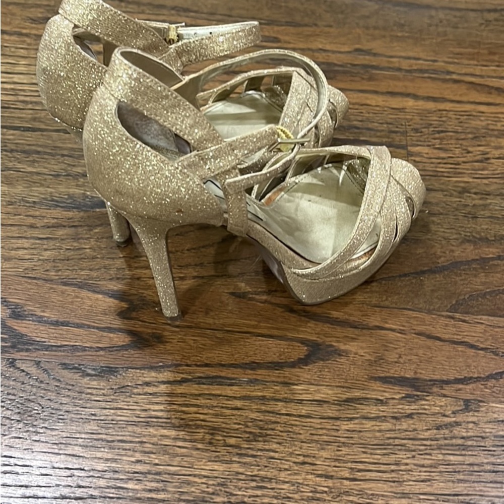 Nina gold pumps